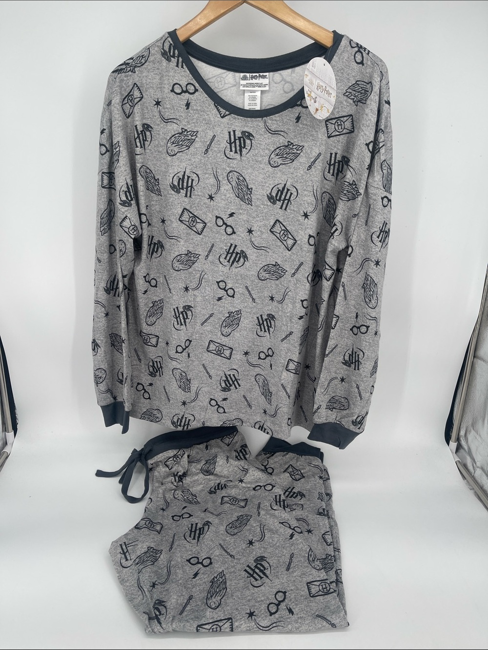 Warner Bros. Harry Potter Grey and Black Women’s Graphic Pajama Set Large
